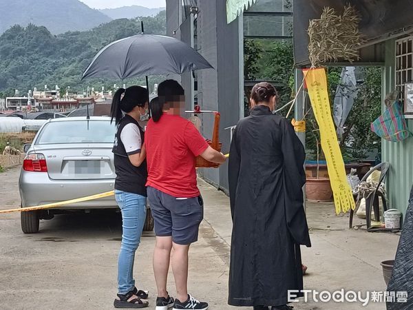 ▲▼南投康建生科公司發生4死槍擊命案,家屬返回現場招魂。(圖/記者唐詠絮攝)