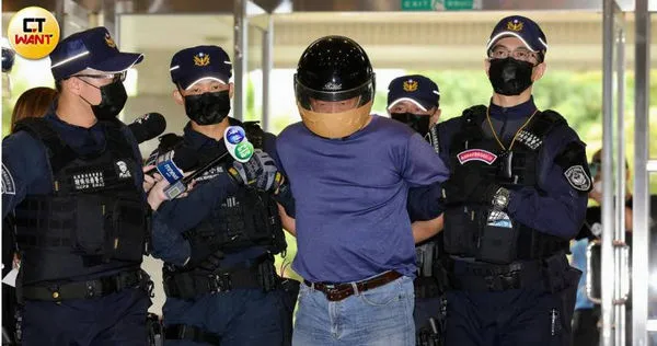 南投槍擊案殺4人並造成1人命危的嫌犯李鴻淵,如今在刑事大隊問訊過後已出現悔意。(圖/方萬民攝)