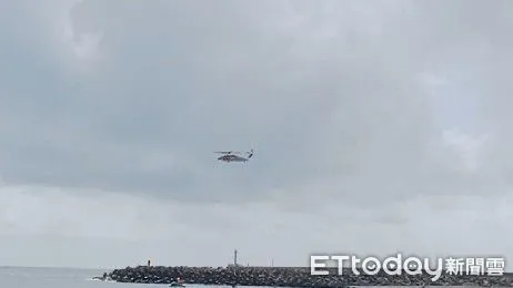 ▲台南安平區漁光島21歲王姓男大生溺水,台南市消防局、海巡出動人艇及空勤隊直升機16日持續搜救未果。(圖/記者林悅翻攝,下同)