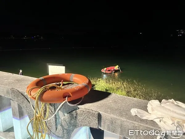 ▲▼ 嘉義縣仁義潭水庫女子落水警消救人 。(圖/讀者提供)