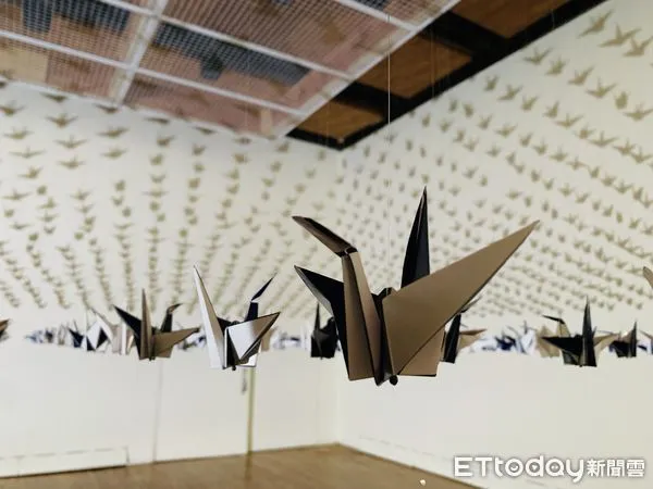 ▲▼藝術家野老朝雄首度來台舉行個人展覽,「野老朝雄 CONNET連結」展現幾何藝術魅力。(圖/記者林育綾攝)