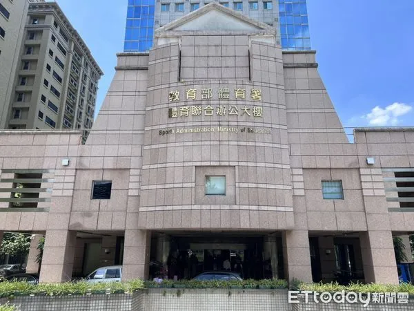 ▲▼體育署女出納身體不適送醫亡,兒子表示,母親無重大、慢性疾病,只有打過一劑默德納疫苗。(圖/記者邱中岳攝)