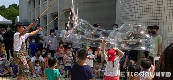 ▲▼嘉義市科學168博覽會在港坪體育館舉辦現場湧進滿滿人潮。(圖/記者翁伊森翻攝)