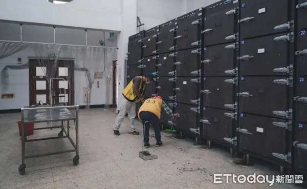 ▲酒駕社會勞動擦冰櫃。(圖/記者楊漢聲翻攝)