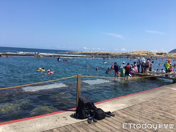 ▲▼ 和平島海水泳池船泳客溺水 。(圖/記者郭世賢翻攝)