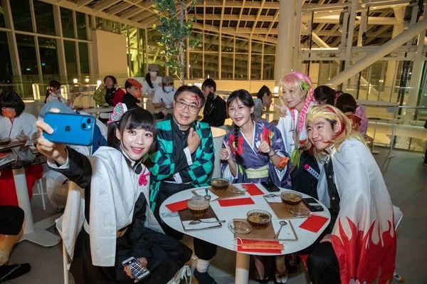 ▲▼台南,台南市美術館,亞洲的地獄與幽魂展,Cosplay,黃偉哲,鬼滅之刃,黃捷。(圖/擷取自台南市長黃偉哲臉書專頁)