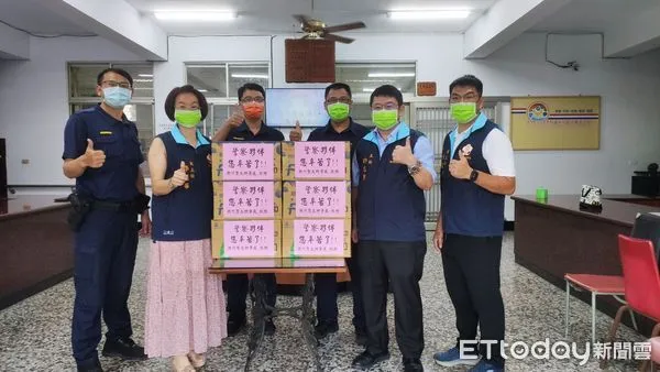 ▲潮州警友辦事處慰問執勤員警辛勞 。(圖/記者陳崑福翻攝,下同)