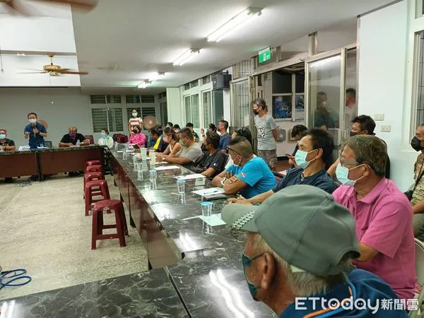 ▲縣府團隊至綠島舉辦座談會,聽取民眾意見。(圖/記者楊漢聲翻攝)