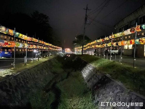 ▲台南市消防局第七大隊和台灣祀典武廟共同辦理的「火神護祐平安祈福」消防燈籠，在日本群馬縣前橋市赤城山夏日祭典展出。（圖／記者林悅翻攝，下同）