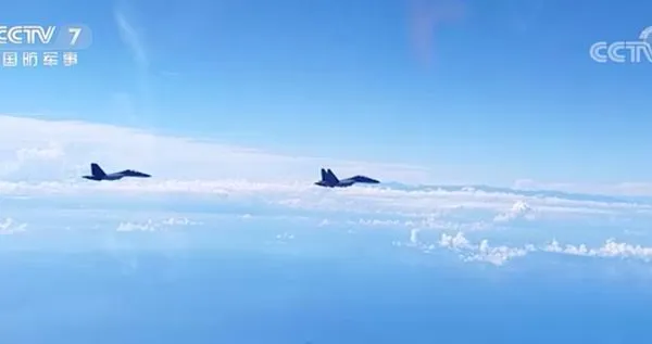 ▲▼ CCTV-7晚間七點半《軍事報導》公布今日7日軍演畫面,東部戰區今日實戰化聯合演訓8月7日,東部戰區繼續在台島周邊海空域進行實戰化聯合演訓,戰區空軍連續出動多批多型戰機,成體系實施島嶼進攻作戰演練,演練重點聯合對地打擊和遠距空中打擊能力。東部戰區2022-08-07。(圖/翻攝 CCTV-7《軍事報導》)