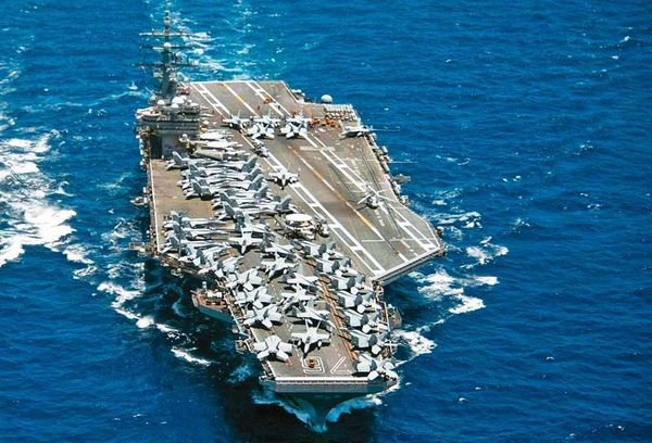 解放軍對台軍演，美國海軍第七艦隊的航艦雷根號也持續在周邊海域巡航。（翻攝美國海軍官網）