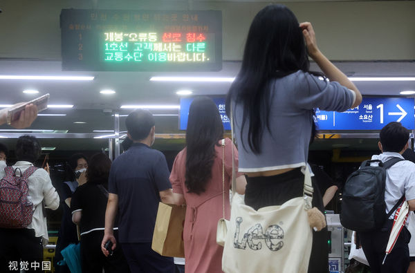▲▼首爾地鐵永登浦站8日晚間發出停駛公告。（圖／CFP）