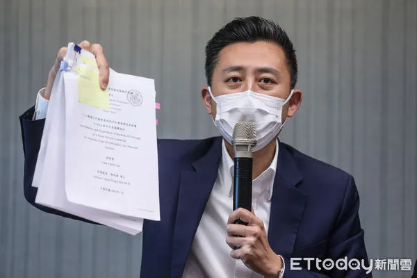 ▲桃園市長參選人林智堅出面回應論文抄襲事件。(圖/記者林敬旻攝)