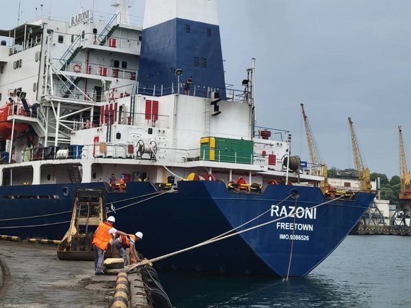 ▲▼烏克蘭駐黎巴嫩大使館表示，離開烏國的第1艘運穀船「拉佐尼號」，因黎巴嫩買主拒絕收貨，正在尋找另1個港口卸下穀物。（圖／翻攝自twitter／@UKRinLBN）