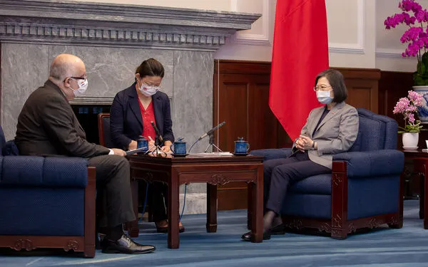 ▲▼總統蔡英文接受巴拉圭駐台大使費卡洛到任國書。(圖/總統府提供)