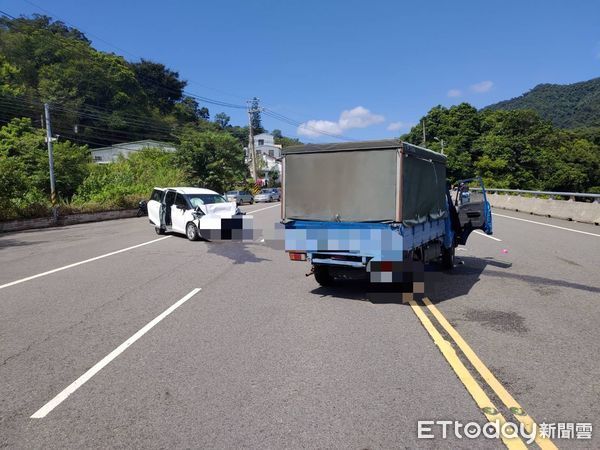 ▲▼苗栗台三線自小貨車逆向對撞對向自小客車，駕駛及乘客雙雙送醫，幸無生命危險。（圖／記者蔡文淵翻攝）