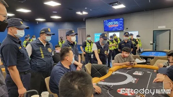 ▲全台警方暑假執行青春專案掃蕩各地德州撲克場所。(圖/記者張君豪翻攝)