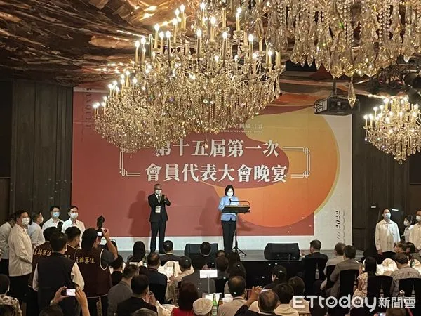 ▲▼蔡英文、陳時中出席「藥師公會全國聯合會第15屆第1次會員代表大會」。(圖/記者呂晏慈攝)