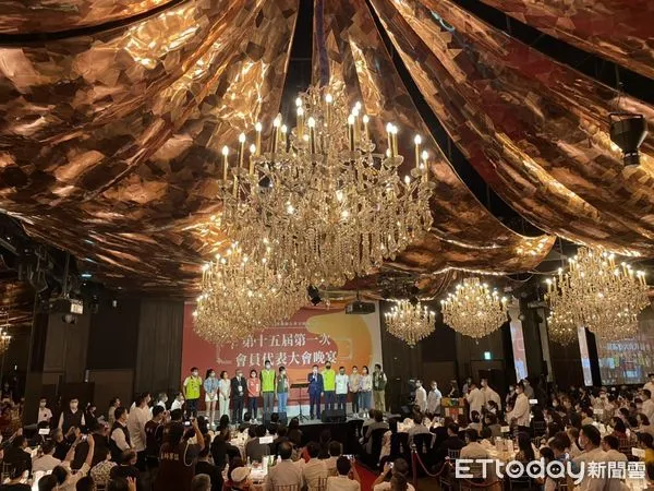 ▲▼蔡英文、陳時中出席「藥師公會全國聯合會第15屆第1次會員代表大會」。(圖/記者呂晏慈攝)