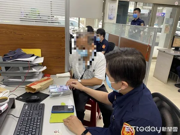 ▲台南1名黃姓男子,接獲假檢警真詐騙的電話,以黃男涉嫌洗錢防制法,要求將其帳戶內的現金全數轉出,幸好警方及時成功阻詐。(圖/記者林悅翻攝,下同)