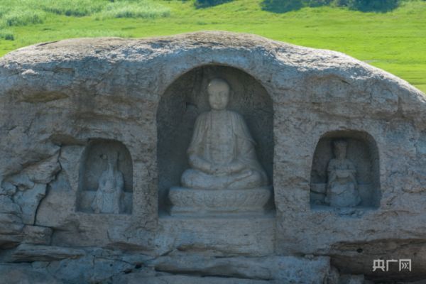 ▲重慶發現距今約600年的3龕明清摩崖造像。（圖／翻攝央廣網）