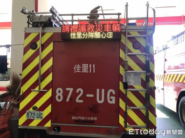▲台南市消防局第三救災救護大隊佳里消防分隊，全國首創在消防車加裝LED字幕機，向民眾防火宣導，效果奇佳好吸睛。