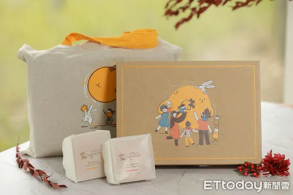 ▲▼微熱山丘月餅禮盒拍攝。(圖/記者周宸亘攝)