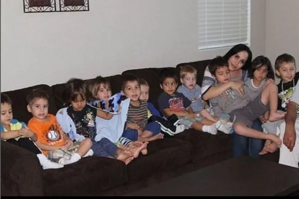 ▲▼蘇里曼獨自撫養14名孩子。(圖/翻攝自IG/nataliesuleman)