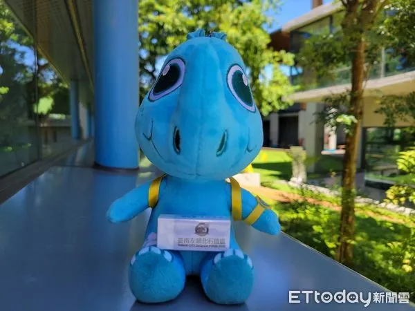 ▲「台南市博物館創新發展協作平台」,與富樂夢教育基金會共同舉辦開學慶活動,只要到指定館舍完成任務領取橡皮擦,並集滿三個不同館舍橡皮擦,就可換一盒12色粗桿蠟筆。(圖/記者林悅翻攝,下同)