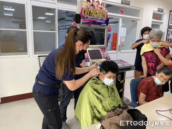 ▲台南市勞工局再度連結台南市美姿禮儀造型職業工會志工夥伴,前往菩提林教養院辦理義剪活動。(圖/記者林悅翻攝,下同)