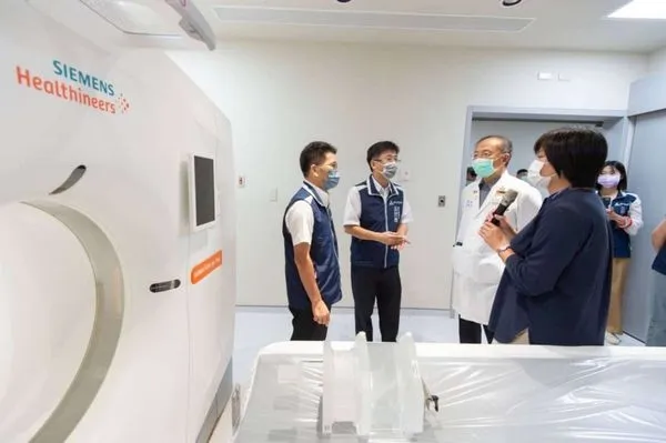 ▲陳章賢視察馬偕兒童醫院籌備進度。(圖/新竹市政府提供)