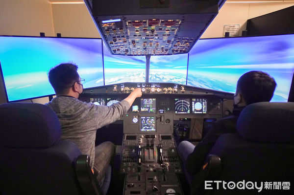 ▲▼「飛航解密」講座9/1起開放報名，現場有A320模擬駕駛機艙體驗。（圖／航發會提供）