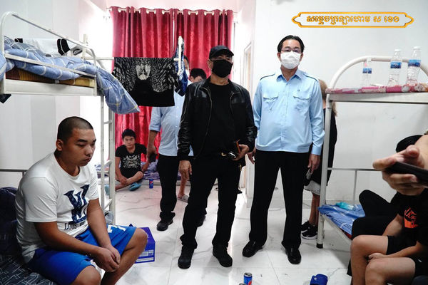 ▲▼ 柬埔寨西港警方解救遭販賣和拘禁的外國人。（圖／翻攝自臉書）