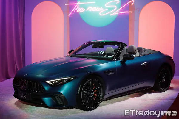 ▲925萬起!賓士「AMG SL 55」軟頂敞篷跑車登台 經典重生限量25台。(圖/記者張慶輝攝)