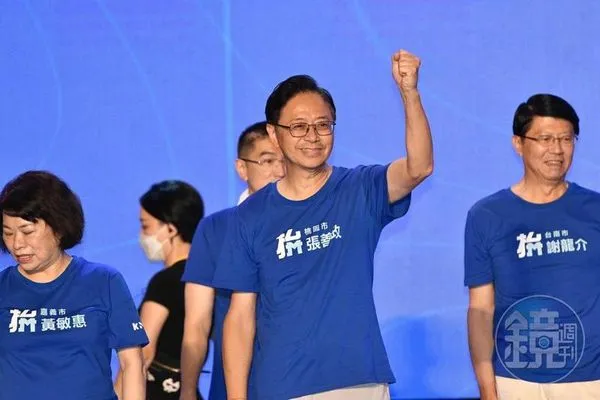 桃園市長參選人張善政(前)抄襲爭議再爆新事證,本刊追查2009年張主持農委會研究案,發現其中60頁的子報告中有近半內容移花接木自NCC先前委託工研院的研究報告。