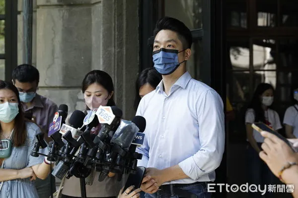 ▲▼國民黨台北市長候選人蔣萬安9/5參觀台北松菸-我們的「經」驗,女性生理特展。(圖/記者湯興漢攝)