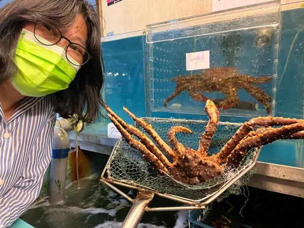 ▲王美惠PO出和海鮮合照回擊楊丞琳說法。(圖/翻攝自Facebook/立法委員 王美惠 )