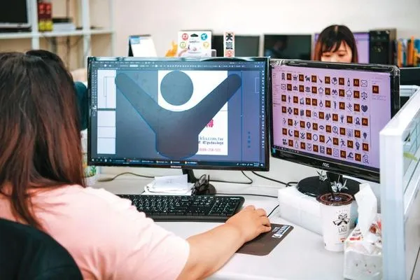 徵信社看準商機,特別訓練了一批恐怖情人勸退師,協助客戶擺脫爛桃花。(立達徵信社提供)