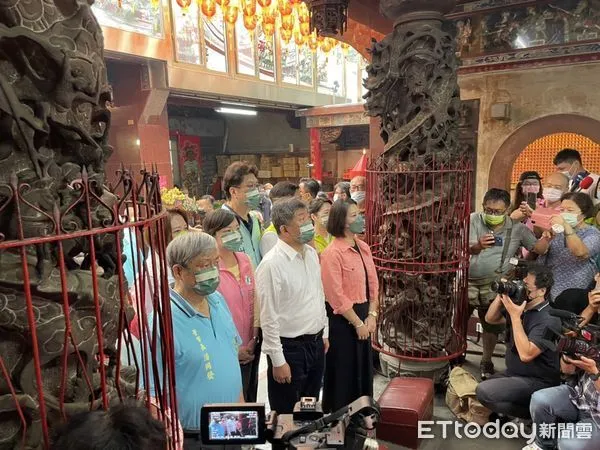 ▲▼陳時中今天上午赴北投慈生宮參香。(圖/記者呂晏慈攝)