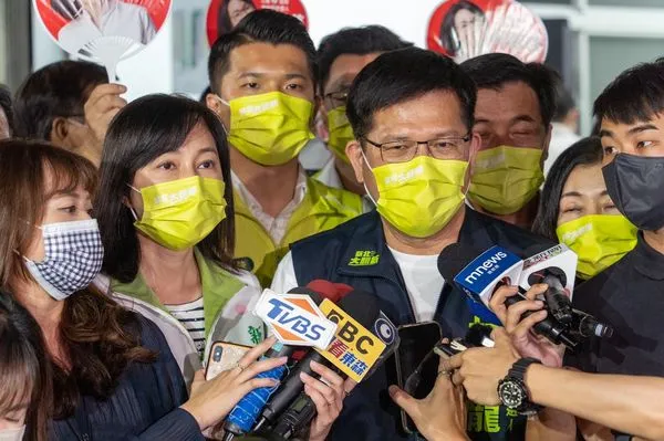 ▲▼新北市長參選人林佳龍與新北市議員李倩萍。(圖/李倩萍臉書)