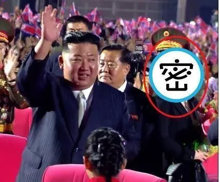 金正恩又有新妹子!神秘女陪侍左右,與「女帝」金與正、緋聞女友同框。(翻自《朝鮮日報》)