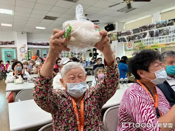 ▲▼ 中埔和睦社區參訪伴手禮 。(圖/記者翁伊森攝)