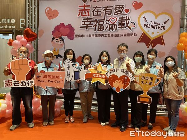 ▲台南市2022年度績優志工暨績優團隊表揚活動,由市長黃偉哲親自出席頒獎肯定各領域傑出志工。(圖/記者林悅翻攝,下同)