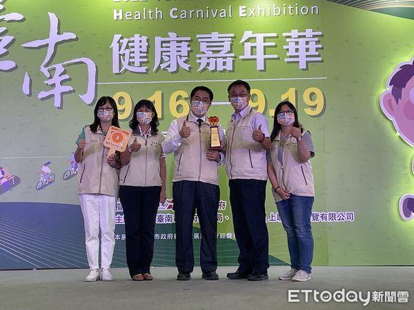 ▲台南市2022年度績優志工暨績優團隊表揚活動,由市長黃偉哲親自出席頒獎肯定各領域傑出志工。(圖/記者林悅翻攝,下同)