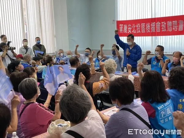 ▲▼國民黨台北市長參選人蔣萬安17日出席北投區後援會授證大會。(圖/記者崔至雲攝)