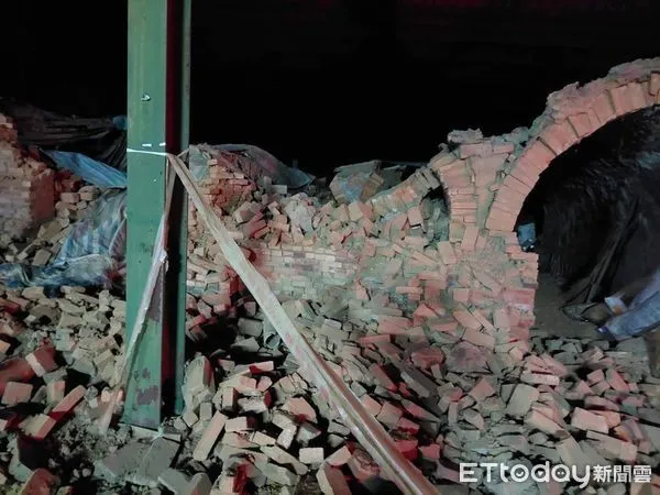 ▲▼地震夜襲!台東「萬安磚窯場」震毀 68年文化資產崩落滿地。(圖/記者楊漢聲翻攝)