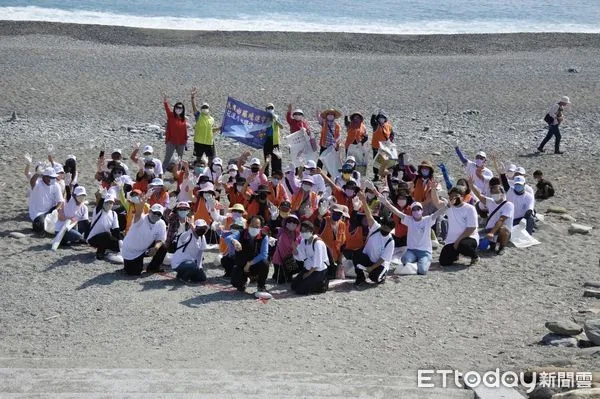 ▲▼為響應世界淨灘日,花蓮縣政府與第九河川局等單位號召700人參與淨灘活動。(圖/花蓮縣政府提供,下同)