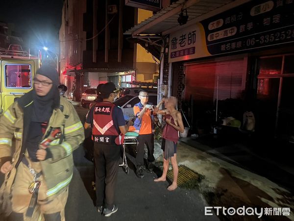 ▲台南市東區崇德三街18日晚上驚傳民宅爆炸起火，一名70歲男子頭部受傷送醫。（圖／民眾提供）