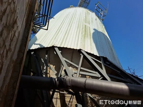 ▲地震損毀關山鎮3家碾米工廠超過20個筒倉。(圖/記者楊漢聲翻攝)