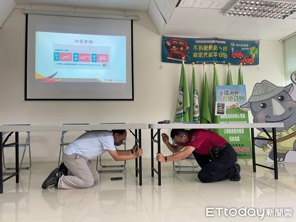 ▲台南市消防局第四大隊左鎮分隊,20日配合左鎮區公所辦理「民防團常年訓練」,藉由民防團的編組訓練,達到全民國防概念。(圖/記者林悅翻攝,下同)